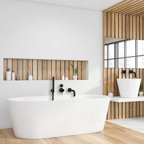 Badkamer wit hout met zwarte inbouw badkraan en wastafelkraan RVS316